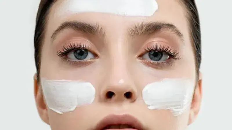 C:\Users\s\Desktop\Should-we-use-a-moisturizer-or-a-hydrator-first-3.jpg